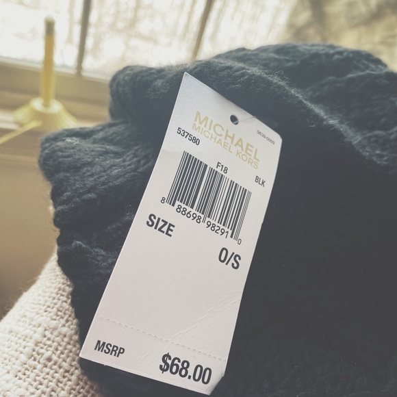 Cable Knit Circle Scarf - Picture 13 of 16